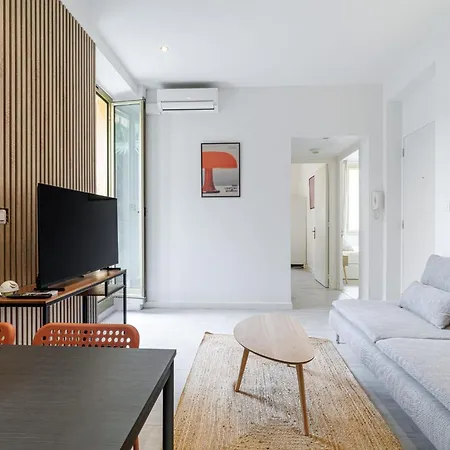 Superb 2 Bedroom With Terrasse 150m From Monaco *